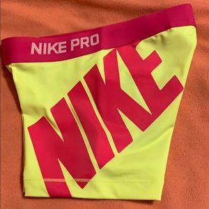 NIKE PRO SIZE SMALL SHORTS